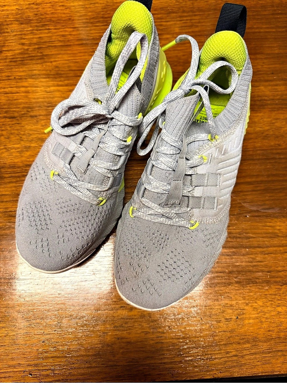 Under Armour HOVR Machina 3 Gray & Green US 6 Athletic Shoes